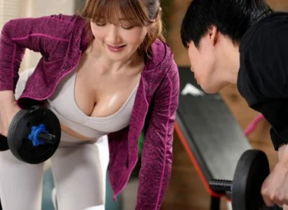 Nữ PT gợi cảm và chàng trai số hưởng ân ái với nhau